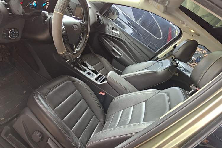 Used Ford Kuga 2017 EcoBoost 180 Two-Wheel-Drive Platinum Edition Left Front Seat