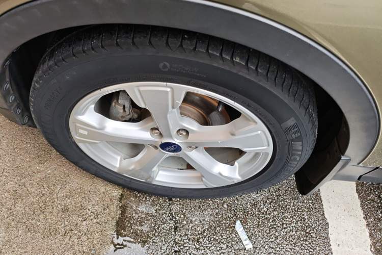 Used Ford Kuga 2017 EcoBoost 180 Two-Wheel-Drive Tiger Leap Model Left Front Wheel Hub
