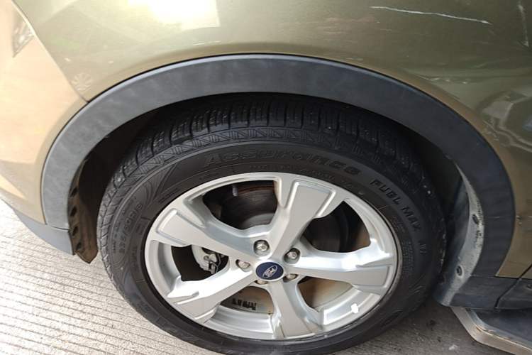 Used Ford Kuga 2017 EcoBoost 180 Two-Wheel-Drive Platinum Edition Left Front Wheel Hub