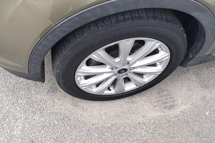 Used Ford Kuga 2017 EcoBoost 180 Two-Wheel-Drive Luxury Wing Edition Left Front Wheel Hub