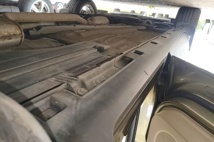 Used Ford Kuga 2017 EcoBoost 180 Two-Wheel-Drive Platinum Edition Left Side Sill