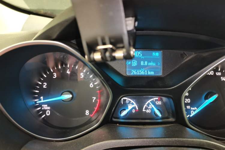 Used Ford Kuga 2017 EcoBoost 180 Two-Wheel-Drive Tiger Leap Model Odometer Close Up