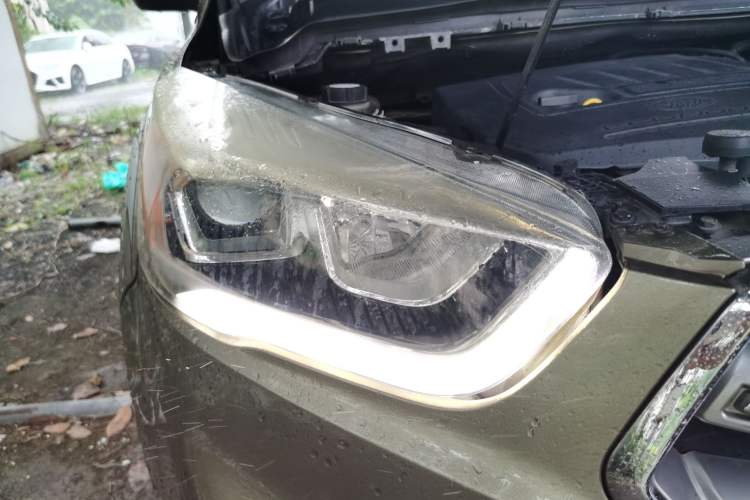 Used Ford Kuga 2017 EcoBoost 180 Two-Wheel-Drive Elite Trim Right Front Headlight