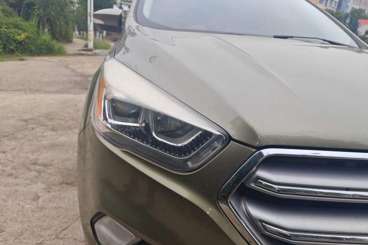 Used Ford Kuga 2017 EcoBoost 180 Four-Wheel Drive Luxury Wing Model Right Front Headlight