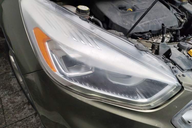 Used Ford Kuga 2017 EcoBoost 180 Two-Wheel-Drive Platinum Edition Right Front Headlight