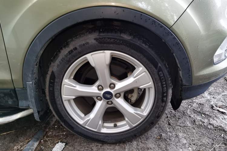 Used Ford Kuga 2017 EcoBoost 180 Two-Wheel-Drive Elite Trim Right Front Wheel Hub