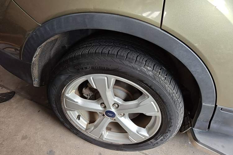Used Ford Kuga 2017 EcoBoost 180 Two-Wheel-Drive Platinum Edition Right Rear Wheel Hub