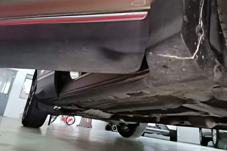 Used Ford Kuga 2017 EcoBoost 245 Four-Wheel-Drive Sport Model Right Side Sill