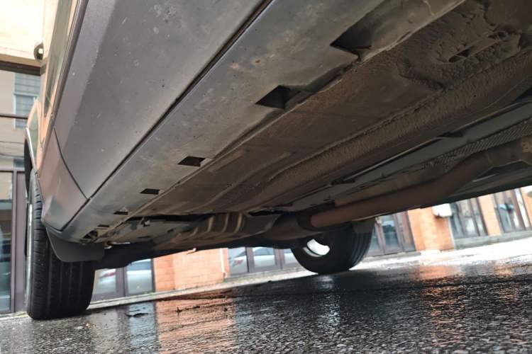 Used Ford Kuga 2017 EcoBoost 180 Two-Wheel-Drive Tiger Leap Model Right Side Sill