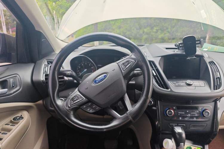 Used Ford Kuga 2017 EcoBoost 180 Four-Wheel Drive Luxury Wing Model Steering Wheel
