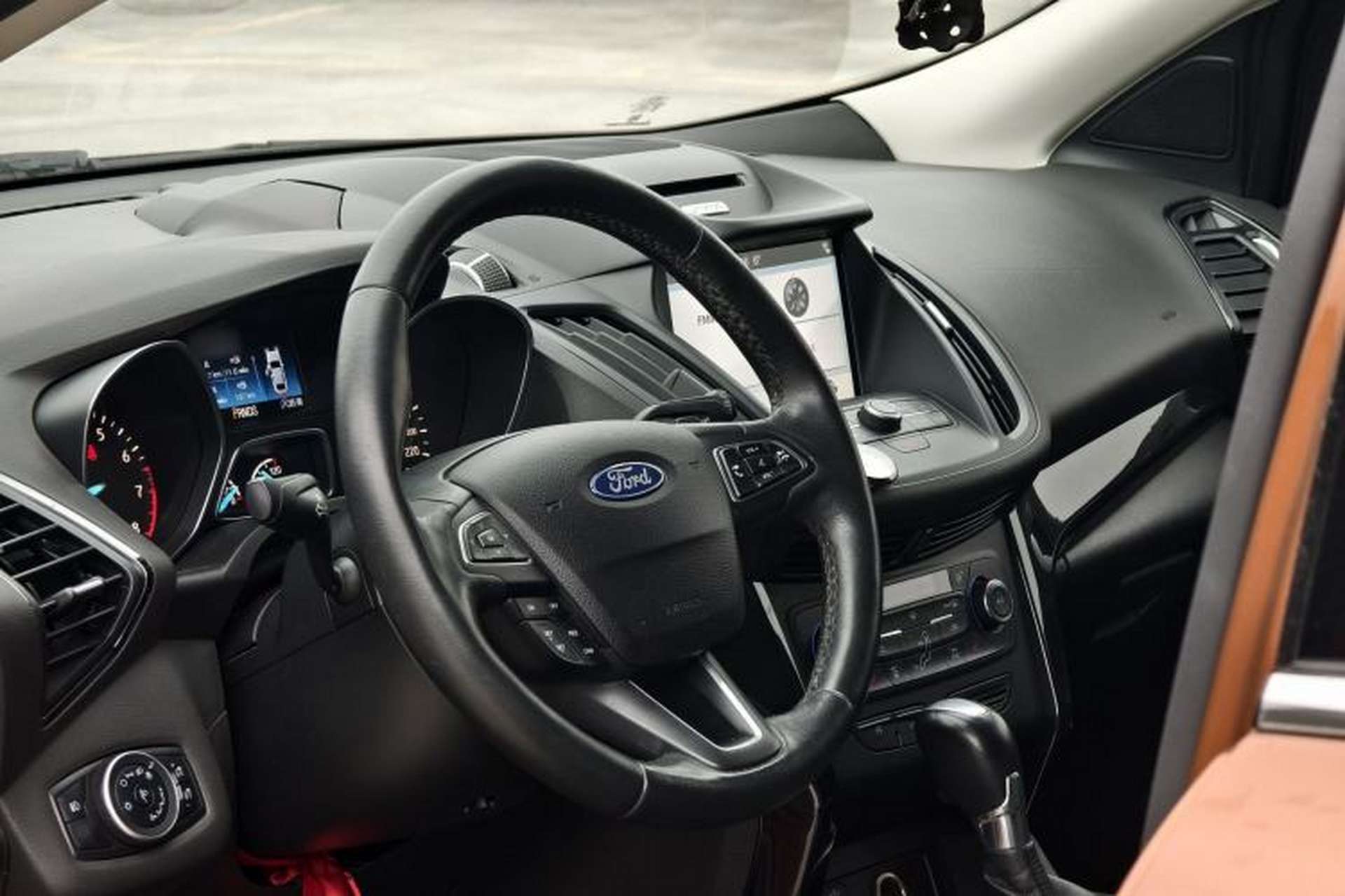 Used Ford Kuga 2017 EcoBoost 180 Four-Wheel Drive Luxury Wing Model Steering Wheel