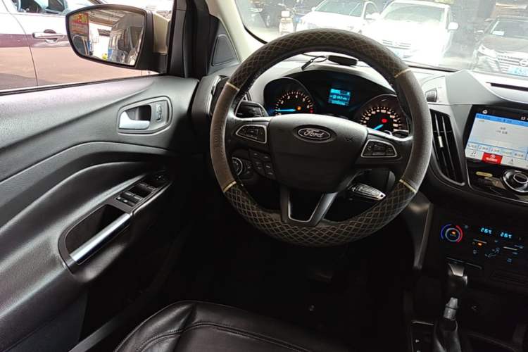 Used Ford Kuga 2017 EcoBoost 180 Two-Wheel-Drive Platinum Edition Steering Wheel
