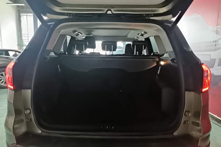 Used Ford Kuga 2017 EcoBoost 245 Four-Wheel-Drive Sport Model Trunk