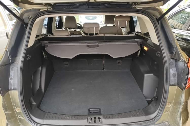 Used Ford Kuga 2017 EcoBoost 180 Two-Wheel-Drive Platinum Edition Trunk