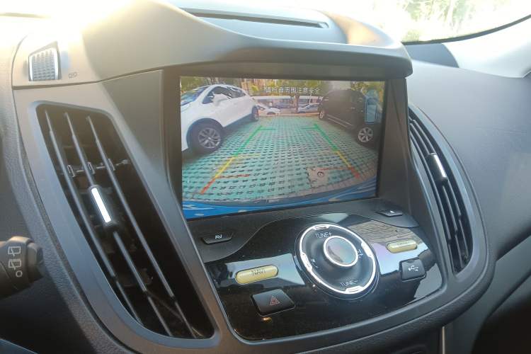 Used Ford Kuga 2018 Facelifted EcoBoost 180 Two-Wheel-Drive Platinum Wing Edition Audio And AC Panel