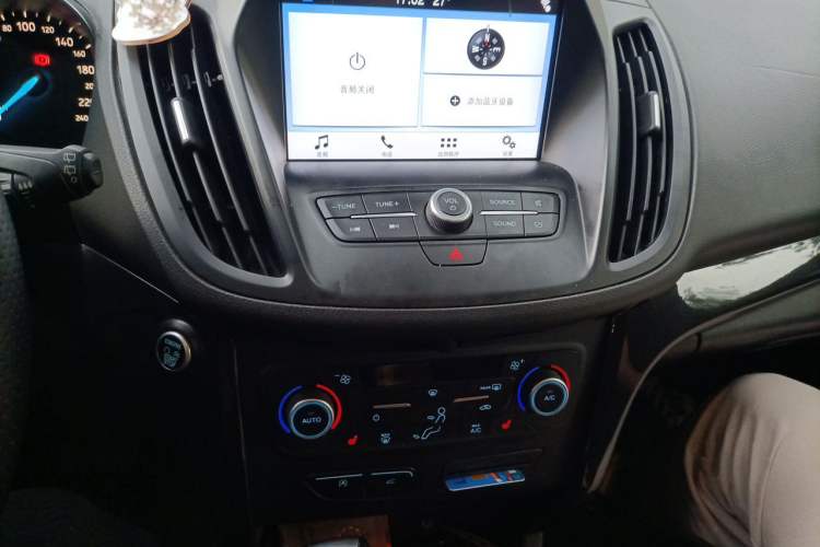 Used Ford Kuga 2018 Facelifted EcoBoost 180 Two-Wheel Drive Luxury Wing Edition Audio And AC Panel
