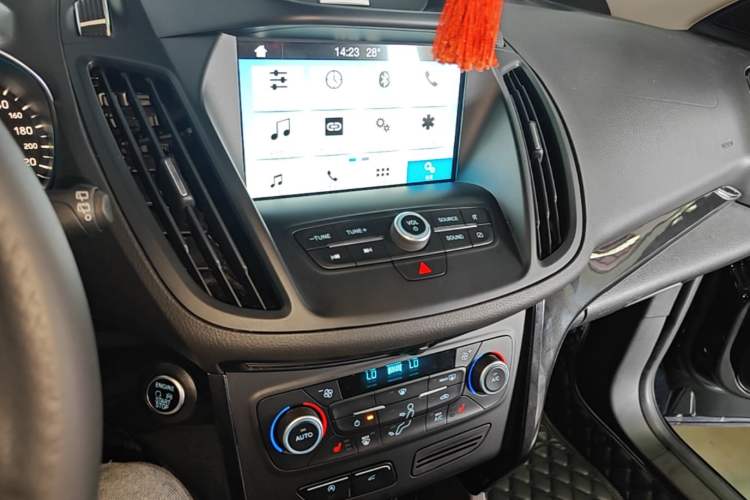 Used Ford Kuga 2018 Facelifted EcoBoost 180 Two-Wheel Drive Luxury Wing Edition Audio And AC Panel
