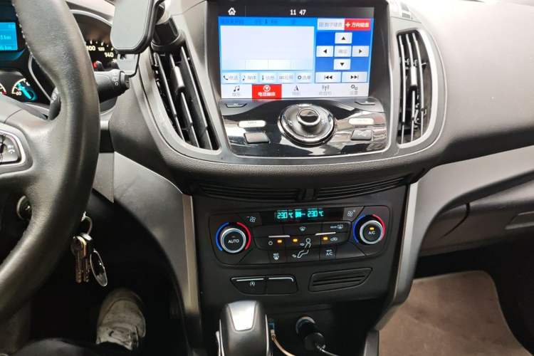 Used Ford Kuga 2018 EcoBoost 180 Two-Wheel-Drive Platinum Edition Audio And AC Panel