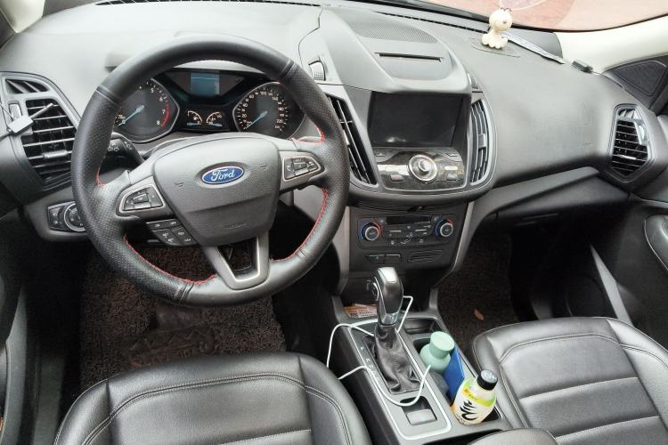 Used Ford Kuga 2018 Facelifted EcoBoost 180 Two-Wheel-Drive Platinum Wing Edition Center Console