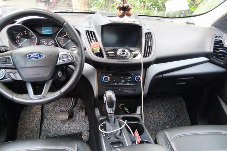 Used Ford Kuga 2018 Facelifted EcoBoost 180 Two-Wheel-Drive Platinum Wing Edition Center Console