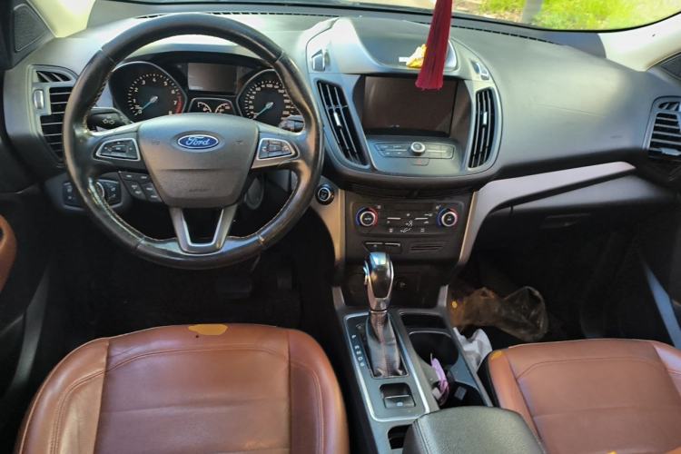 Used Ford Kuga 2018 EcoBoost 180 Two-Wheel-Drive Cognac Special Edition Center Console