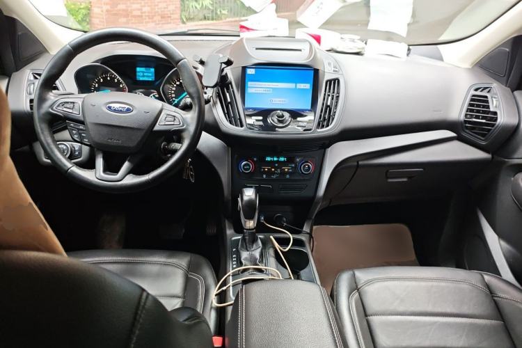 Used Ford Kuga 2018 EcoBoost 180 Two-Wheel-Drive Platinum Edition Center Console