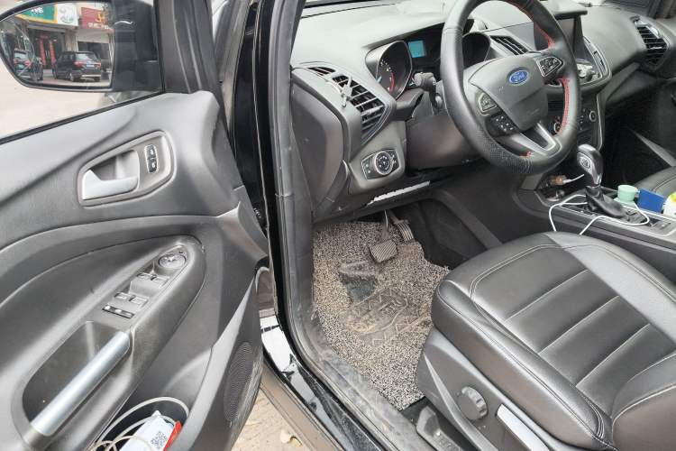 Used Ford Kuga 2018 Facelifted EcoBoost 180 Two-Wheel-Drive Platinum Wing Edition Driver Seat