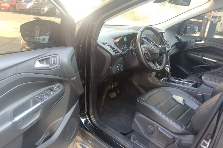 Used Ford Kuga 2018 Facelifted EcoBoost 180 Two-Wheel-Drive Platinum Wing Edition Driver Seat