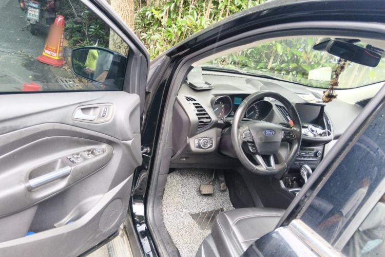 Used Ford Kuga 2018 Facelifted EcoBoost 180 Two-Wheel-Drive Platinum Wing Edition Driver Seat
