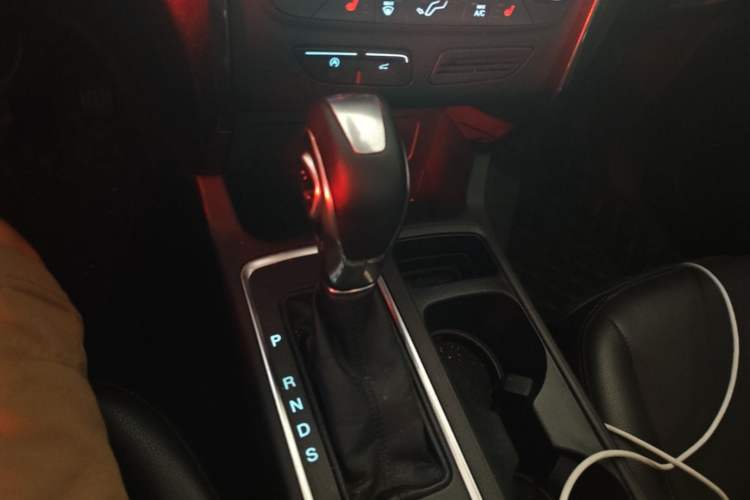 Used Ford Kuga 2018 Facelifted EcoBoost 180 Two-Wheel Drive Luxury Wing Edition Gear Lever