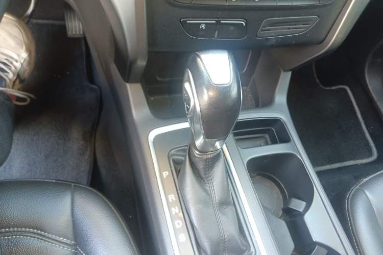 Used Ford Kuga 2018 Facelifted EcoBoost 180 Two-Wheel-Drive Platinum Wing Edition Gear Lever