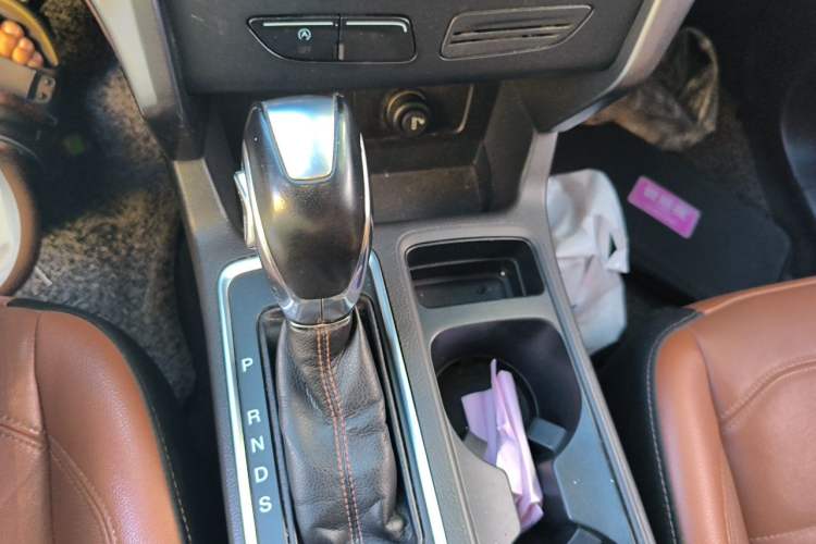 Used Ford Kuga 2018 EcoBoost 180 Two-Wheel-Drive Cognac Special Edition Gear Lever