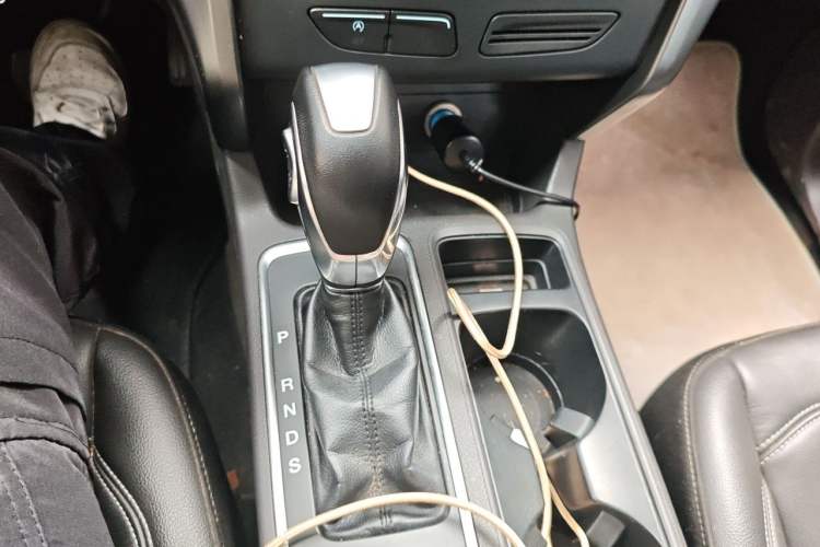 Used Ford Kuga 2018 EcoBoost 180 Two-Wheel-Drive Platinum Edition Gear Lever