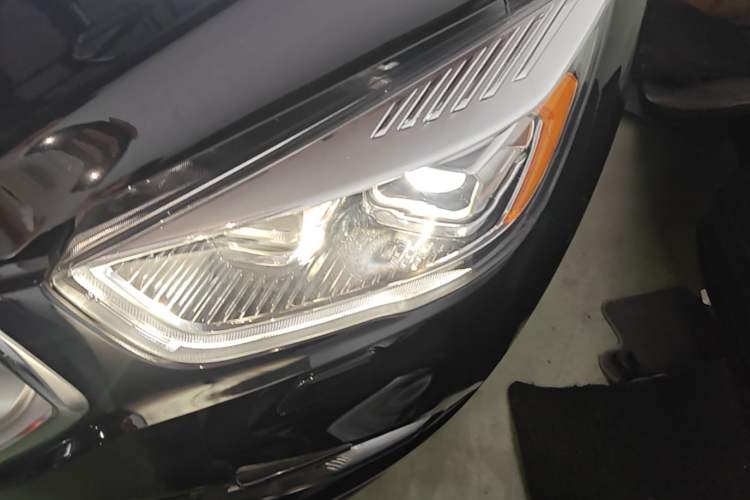 Used Ford Kuga 2018 Facelifted EcoBoost 180 Two-Wheel Drive Luxury Wing Edition Left Front Headlight