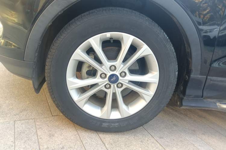 Used Ford Kuga 2018 Facelifted EcoBoost 180 Two-Wheel-Drive Platinum Wing Edition Left Front Wheel Hub