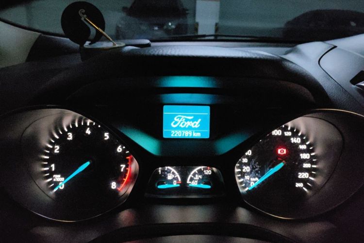 Used Ford Kuga 2018 EcoBoost 180 Two-Wheel-Drive Platinum Edition Odometer Close Up