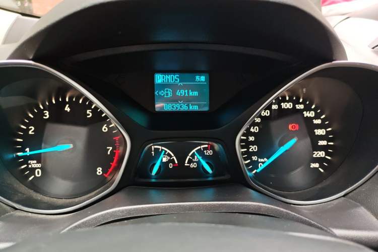 Used Ford Kuga 2018 EcoBoost 180 Two-Wheel-Drive Platinum Edition Odometer Close Up