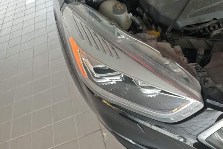 Used Ford Kuga 2018 Facelifted EcoBoost 180 Two-Wheel Drive Luxury Wing Edition Right Front Headlight