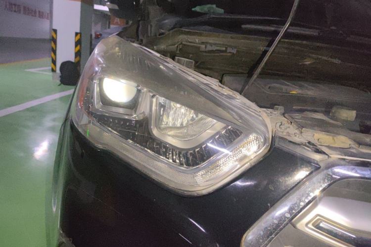 Used Ford Kuga 2018 EcoBoost 180 Two-Wheel-Drive Platinum Edition Right Front Headlight