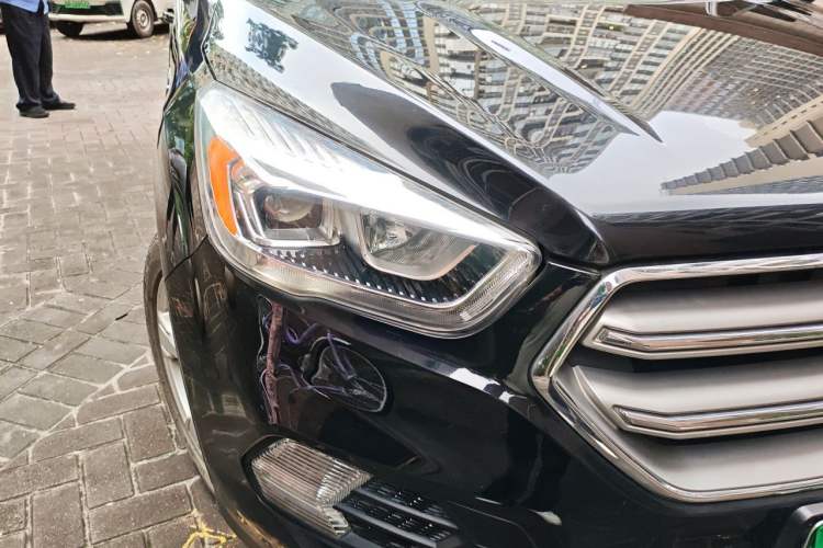 Used Ford Kuga 2018 EcoBoost 180 Two-Wheel-Drive Platinum Edition Right Front Headlight