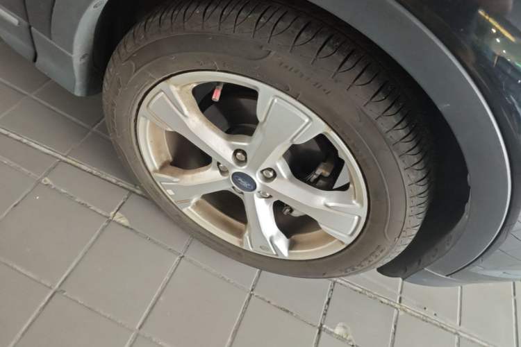 Used Ford Kuga 2018 Facelifted EcoBoost 180 Two-Wheel Drive Luxury Wing Edition Right Front Wheel Hub
