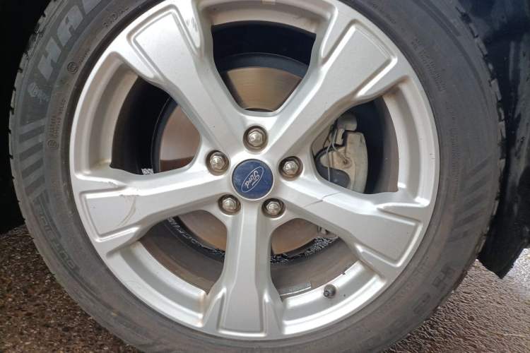 Used Ford Kuga 2018 Facelifted EcoBoost 180 Two-Wheel Drive Luxury Wing Edition Right Front Wheel Hub