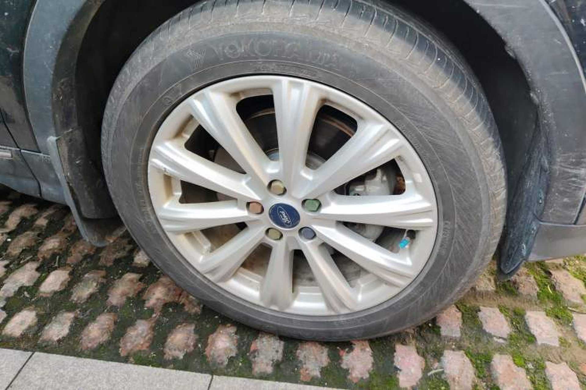 Used Ford Kuga 2018 EcoBoost 245 Four-Wheel Drive Luxury Wing Model Right Front Wheel Hub