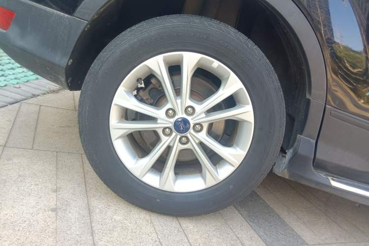 Used Ford Kuga 2018 Facelifted EcoBoost 180 Two-Wheel-Drive Platinum Wing Edition Right Rear Wheel Hub