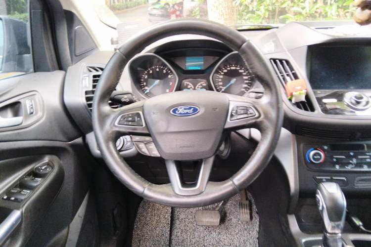 Used Ford Kuga 2018 Facelifted EcoBoost 180 Two-Wheel-Drive Platinum Wing Edition Steering Wheel
