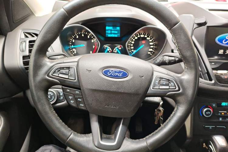 Used Ford Kuga 2018 EcoBoost 180 Two-Wheel-Drive Platinum Edition Steering Wheel
