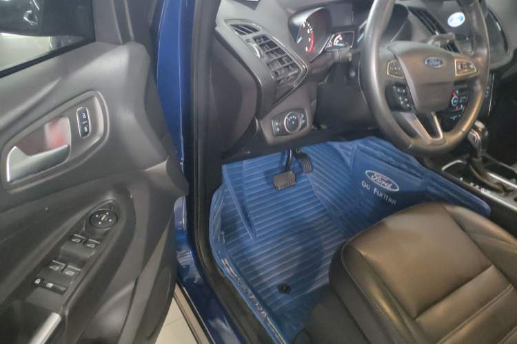 Used Ford Kuga 2018 EcoBoost 180 Two-Wheel-Drive Luxury Wing Edition Interior 3