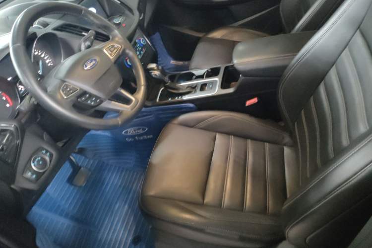 Used Ford Kuga 2018 EcoBoost 180 Two-Wheel-Drive Luxury Wing Edition Left Front Seat