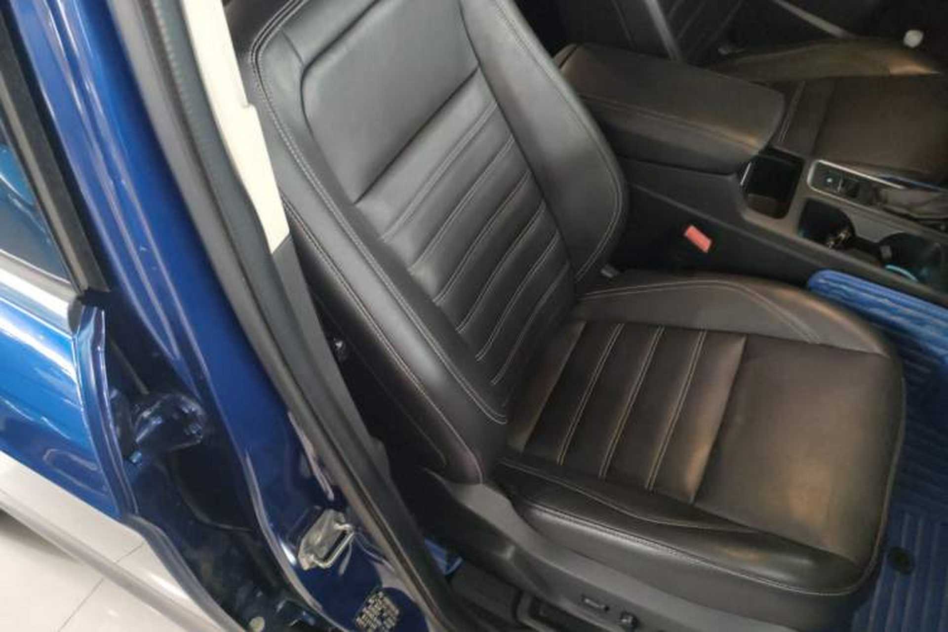 Used Ford Kuga 2018 EcoBoost 180 Two-Wheel-Drive Luxury Wing Edition Right Front Seat