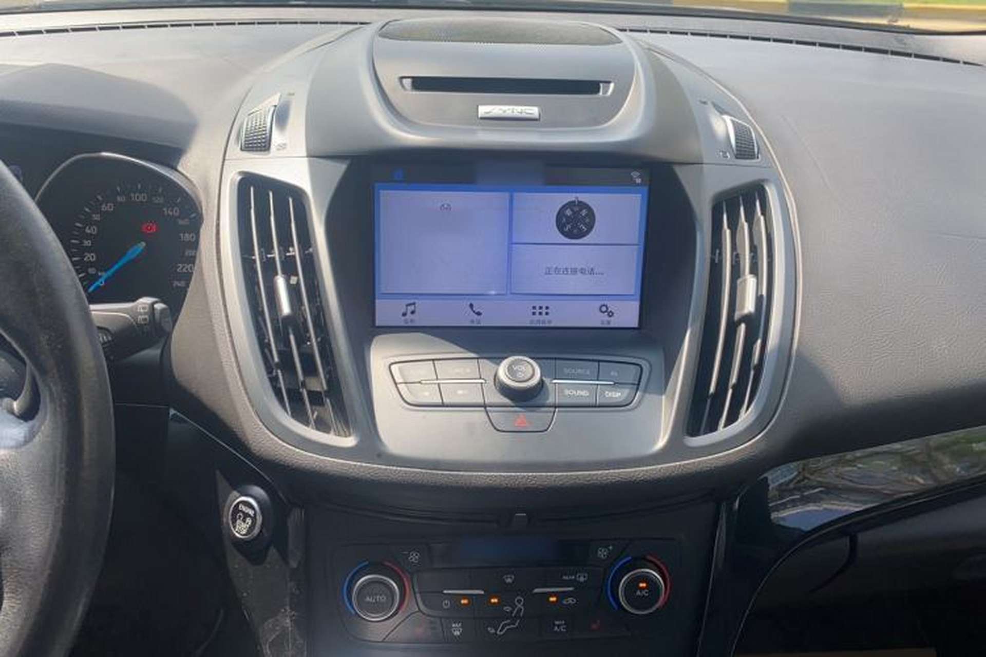 Used Ford Kuga 2018 EcoBoost 180 Two-Wheel-Drive Luxury Wing Edition Audio And AC Panel
